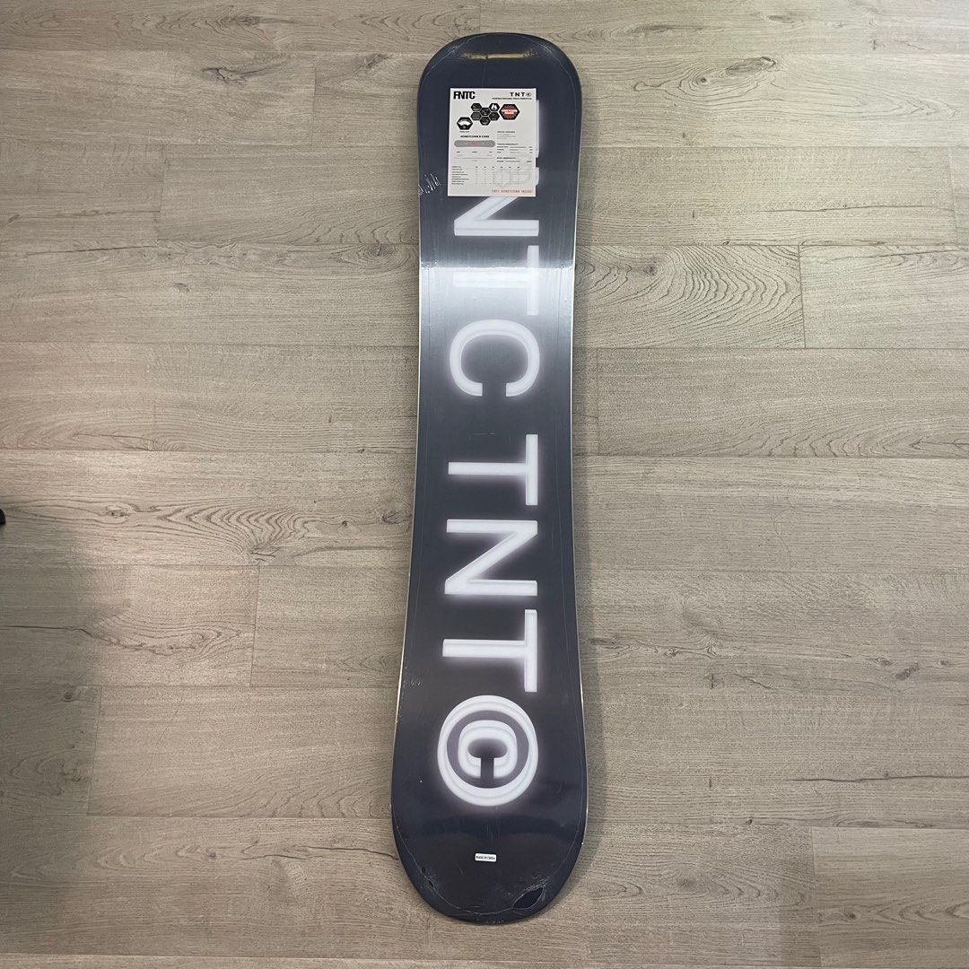 FNTC TNT 153 snowboard 平花刻滑滑雪板, 運動產品, 其他運動配件 