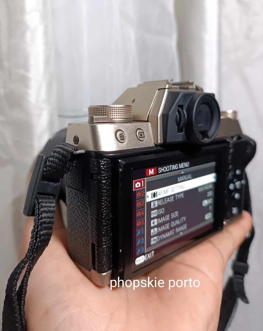 Fujifilm XT100 with kit lens WiFi touch screen 4K video, Photography