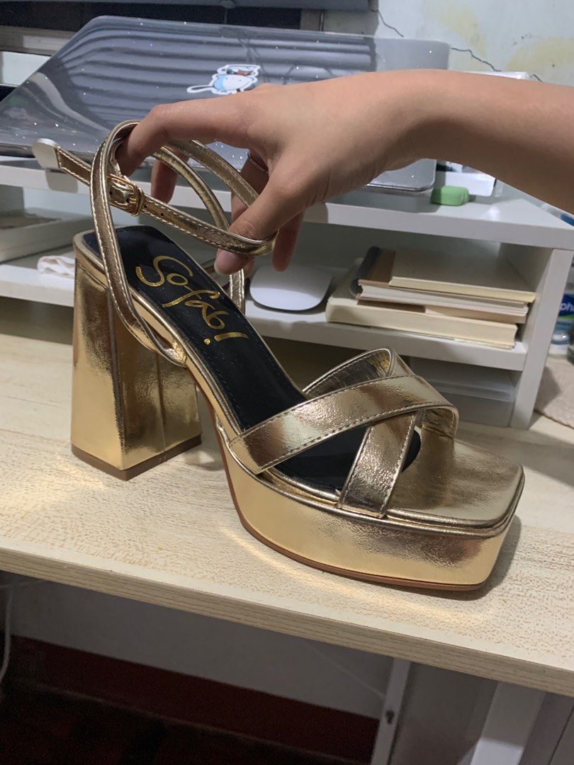 Comfy hot sale gold heels