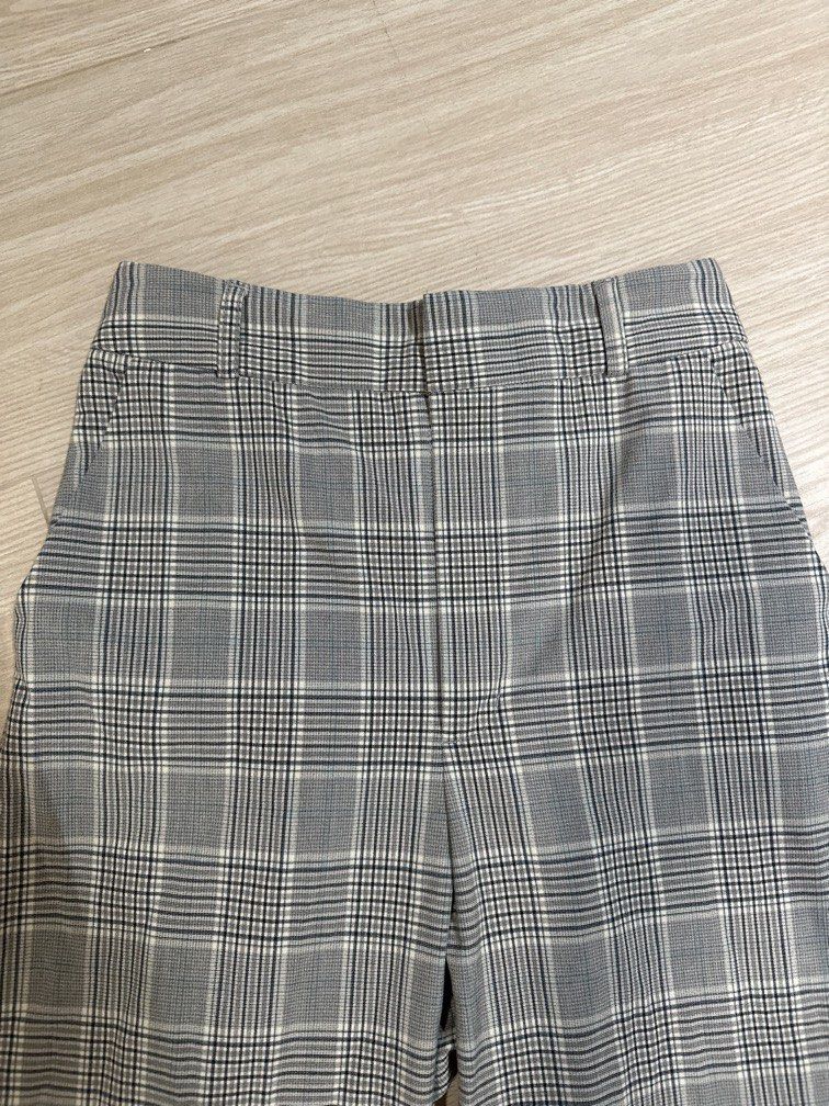GU Checkered pants, Women's Fashion, Bottoms, Other Bottoms on Carousell