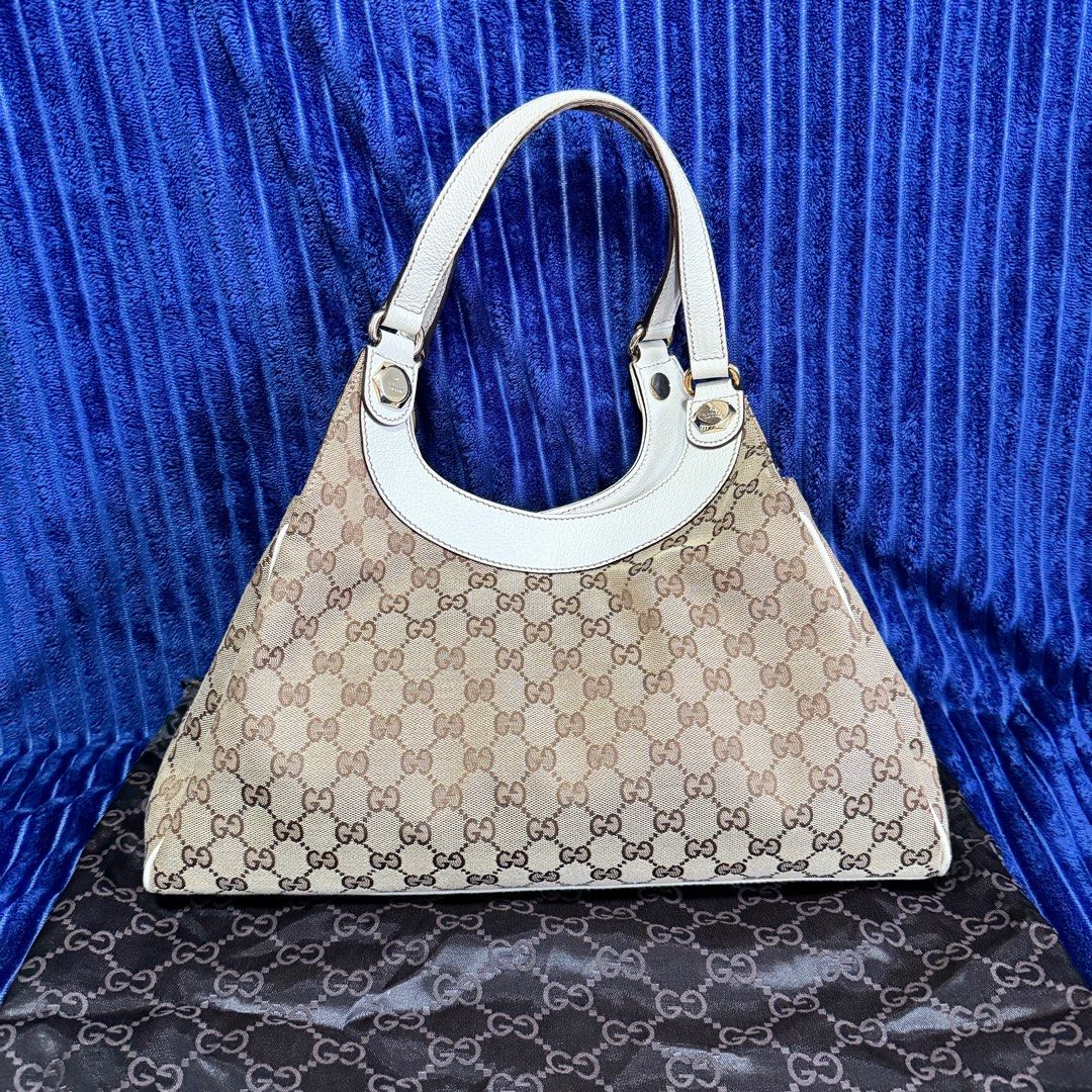 Gucci White Charmy Monogram bag medium (Category: Luxury Bags & Wallets) located in Imus. Submitted by leslian.era (Listing ID 1269287694, Image 2). Description: RUSH SALE PRELOVED 💯 Gucci White Charmy Monogram bag medium 100% authentic comes with dustbag Perfect as gift or pang-awra No cracks, no rubs, clean interior, no smell Condition: 9/10 W 36cm x H 20cm x D 7.5cm SF/ Lalamove/LBC/Grab shouldered by buyer Location: Imus, Cavite .