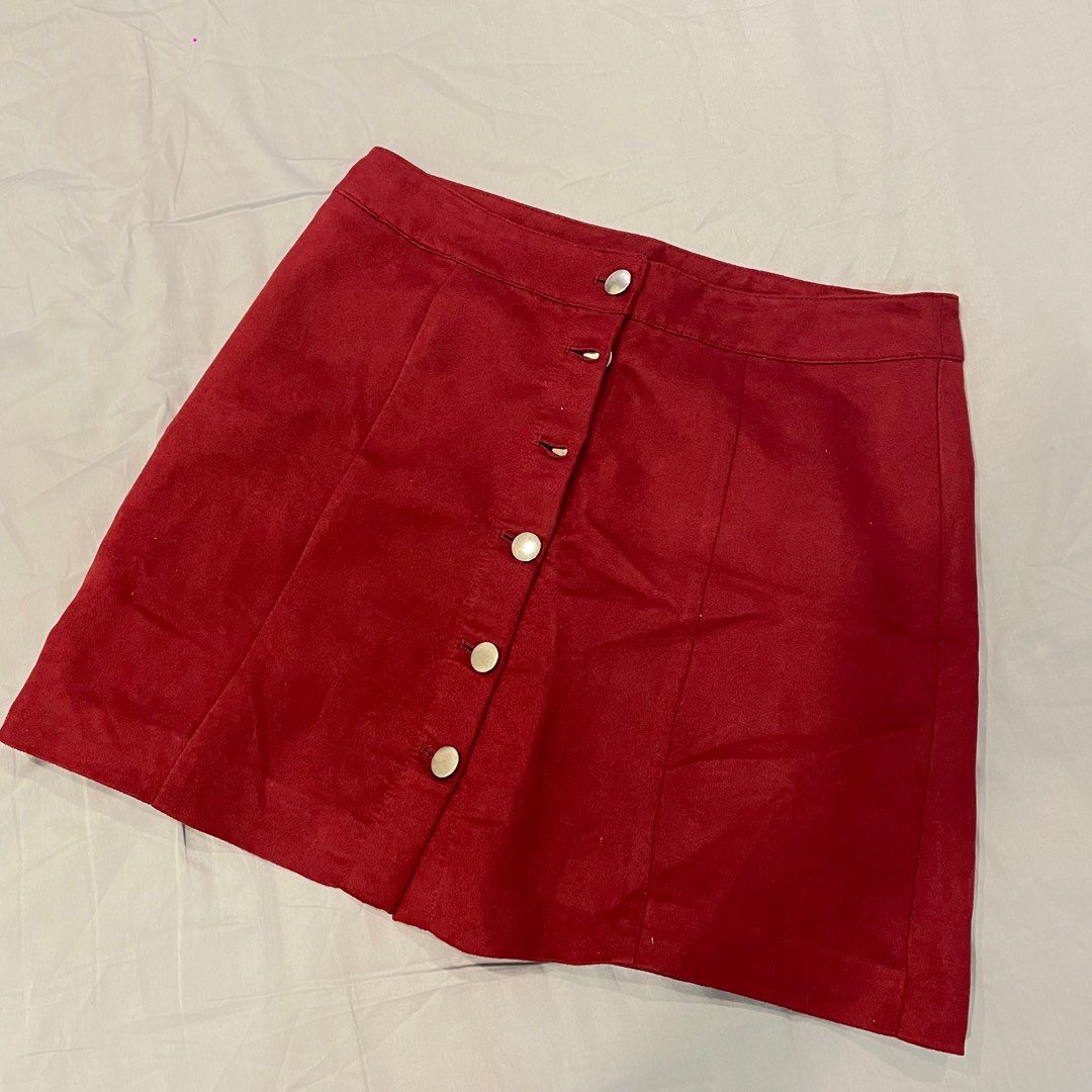 Button skirt in maroon outlet