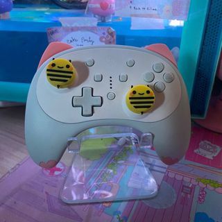 IINE Cat Controller (PC and Nintendo Switch) with thumbgrips and stand