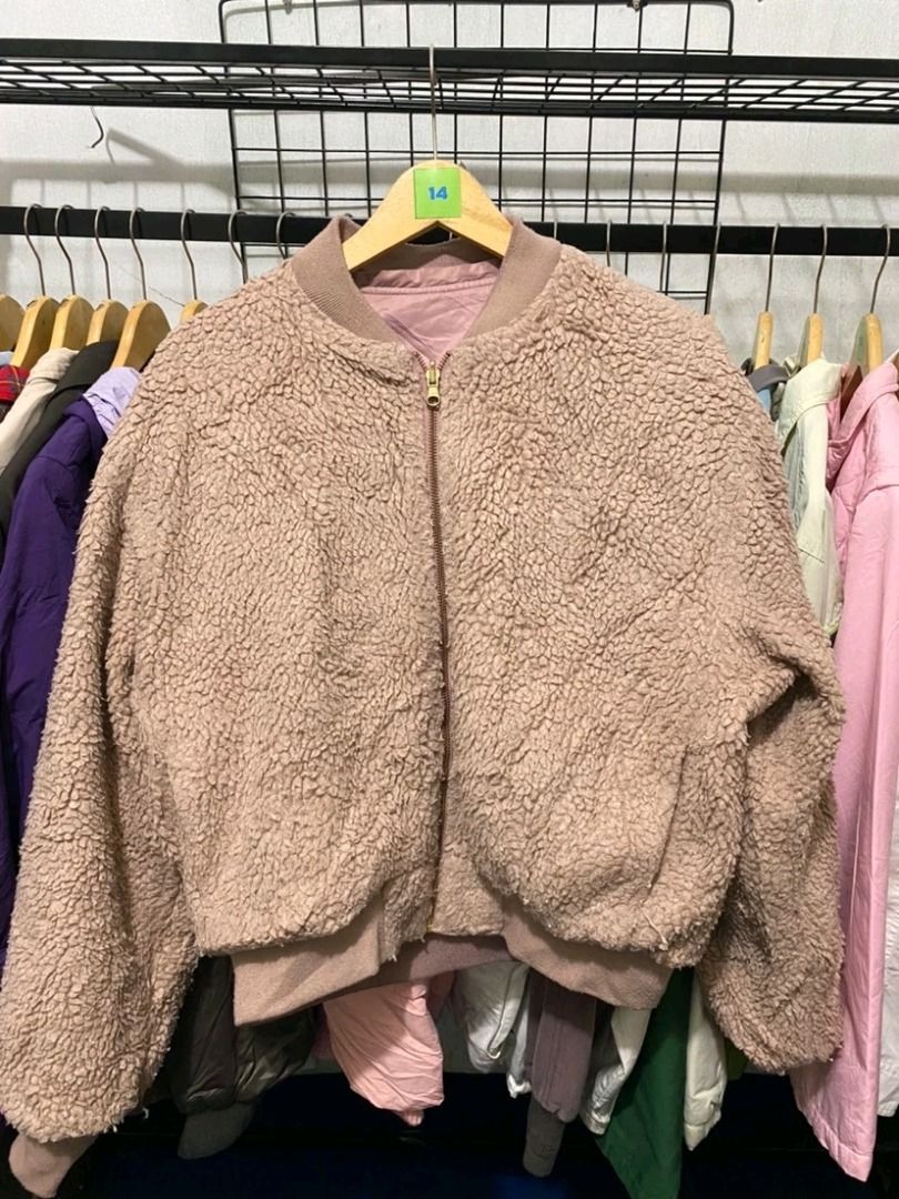 Jaket pink zipper jaket nude (Kategori: Busana Muslim - Lainnya) berada di Bekasi. Dikirim oleh nabillazahravianty1076 (ID iklan 1269302881, Gambar 2). Deskripsi: Aku beli di live tiktok yaw pas baru sampe ternyata kurang cocok di aku huhu. Masih bisa nego yaaa. Sekitar Bekasi bole cod.
