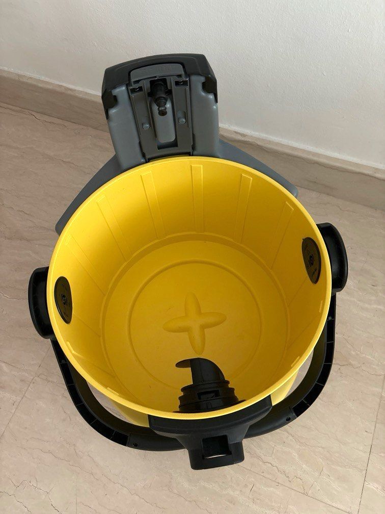 Karcher SE4001 Spray Extraction Vacuum Cleaner w Upholstery Spray