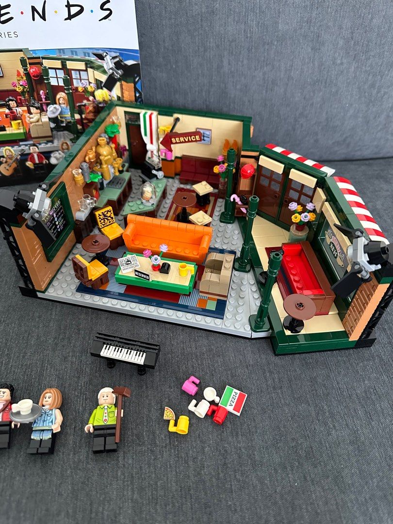 LEGO ideas 21319 Friends THE TELEVISION SERIES, Hobbies & Toys, Toys &  Games on Carousell