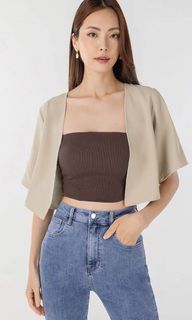 (Category: ) located in . Submitted by wardrobesos (Listing ID 1269405949, Image 1). Description: .