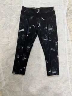 Lululemon yoga capri pants size 6