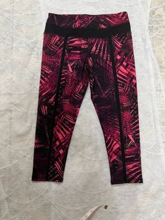 Lululemon yoga capri pants size6