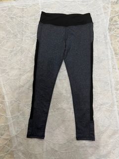 SALE] Under Armour compression yoga exercise leggings for women - ander  armour ladies Yoga Pants , Underarmour jogging pants - Size XS to Small,  Women's Fashion, Activewear on Carousell