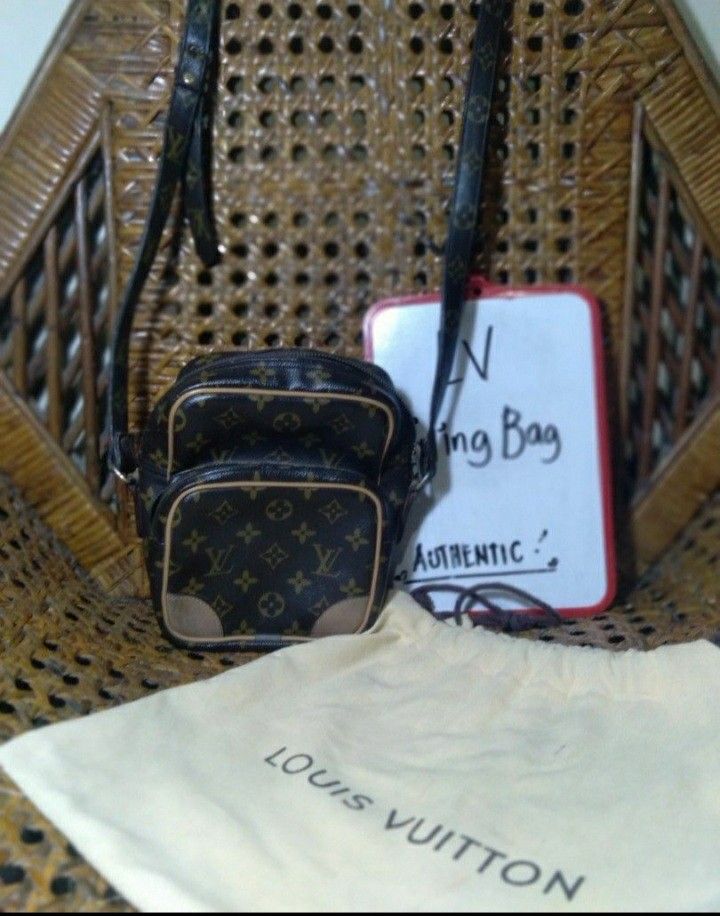 RUSH‼️LV CROSS BODY BAG (Category: Luxury Bags & Wallets) located in General Tinio. Submitted by hongkongapparel (Listing ID 1269412078, Image 2). Description: Authentic LV Amazon Bag with Dust Bag🌸 Size: Small Color: Brown Leather: Super Kinis, No Dents, No Stain, No Tuklap 🌸 Vintage pero napakaganda pa rin😊 Zipper sa may small pocket naputol ung handle but still working pa po. (Eto lang po ung reason kaya sya naka FS) RFS: NEED FUNDS FOR MY 