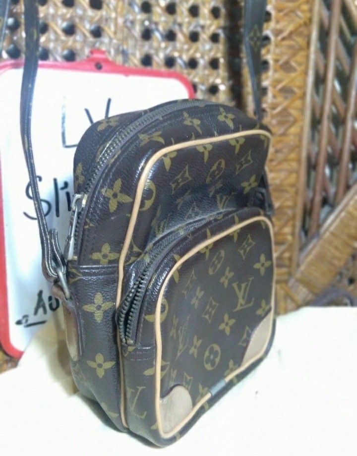RUSH‼️LV CROSS BODY BAG (Category: Luxury Bags & Wallets) located in General Tinio. Submitted by hongkongapparel (Listing ID 1269412078, Image 3). Description: Authentic LV Amazon Bag with Dust Bag🌸 Size: Small Color: Brown Leather: Super Kinis, No Dents, No Stain, No Tuklap 🌸 Vintage pero napakaganda pa rin😊 Zipper sa may small pocket naputol ung handle but still working pa po. (Eto lang po ung reason kaya sya naka FS) RFS: NEED FUNDS FOR MY 