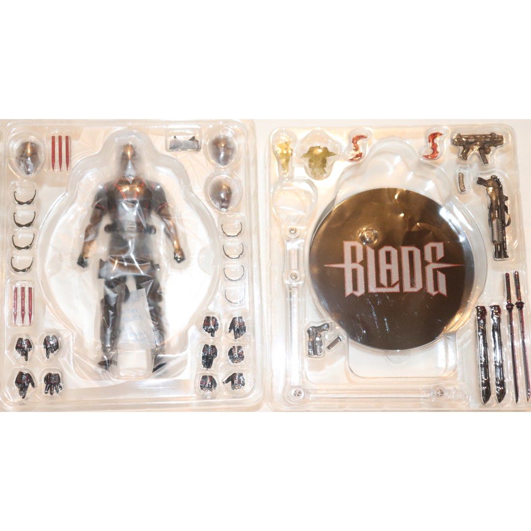 Mezco toy fair blade clearance