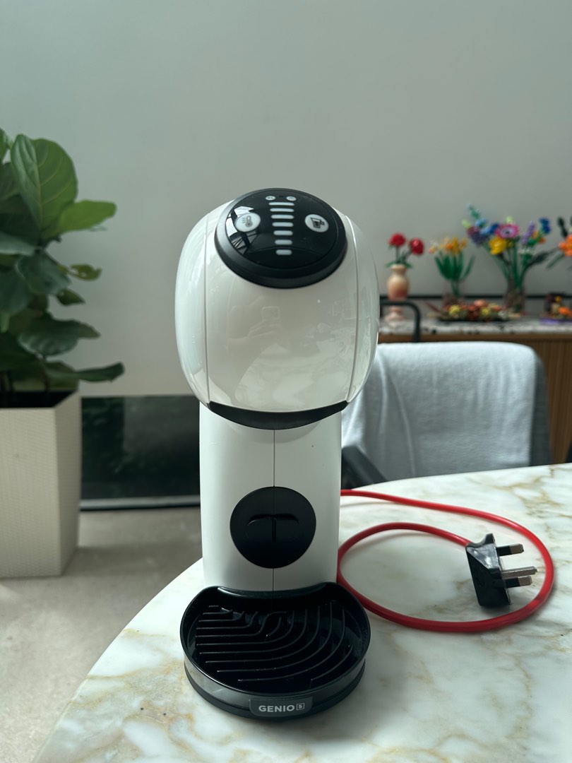 NESCAFE Dolce Gusto Genio S Basic Automatic Coffee Machine, TV & Home