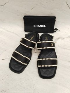Never Been Used (NBU) chanel pearl sandals black size 40 with dustbag