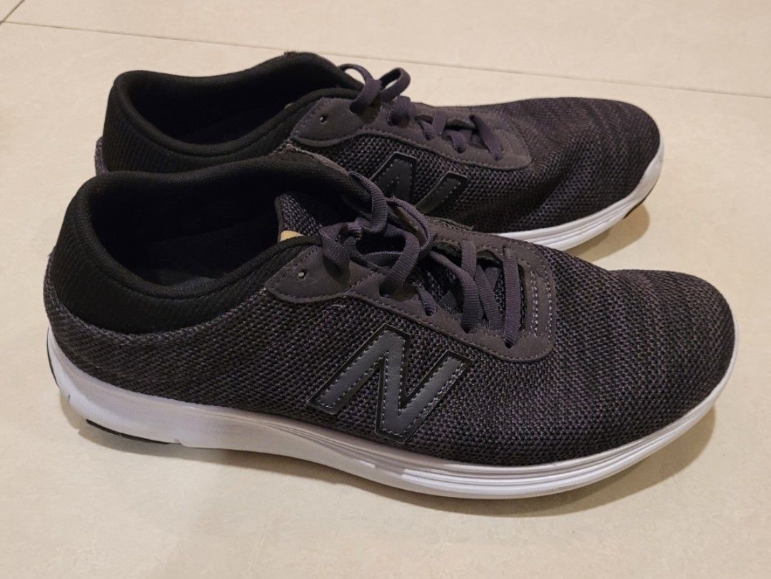 New balance koze black top