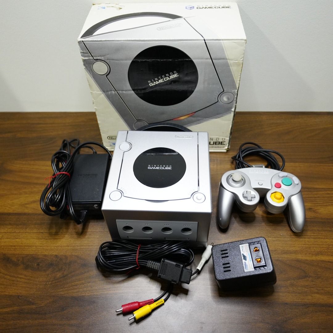 Nintendo GameCube Console complete box set (Imported from Japan 