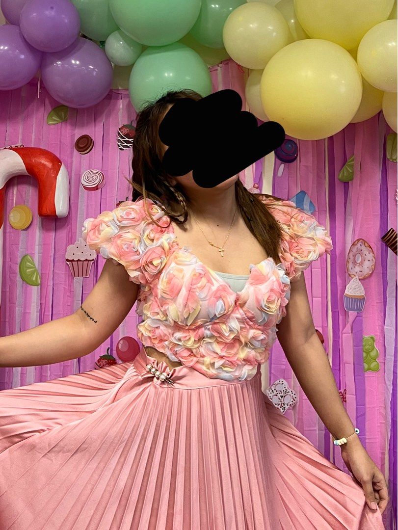 Puff sleeve 3D floral crop top (Category: Blouses) located in Mandaluyong City. Submitted by cheeet (Listing ID 1269406593, Image 3). Description: Used once.