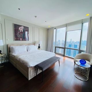RMSC4-S37 Fully Furnished 4 Bedroom Unit for sale in The Suites, BGC.