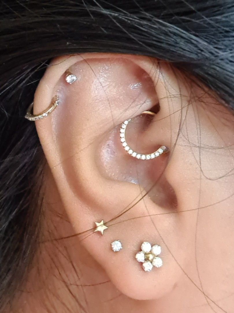 Rositas diamond solid gold nutlock earrings (Category: Earrings) located in Cavite. Submitted by oye21 (Listing ID 1269317844, Image 3). Description: 14k yg solid gold diamond sold as pair -Already onhand, -No to swap, cash only -Shipping fee shouldered by the buyer - Payment first MOP: BDO or Gcash only MOD: lalamove / Grab/ LBC Thank you!.
