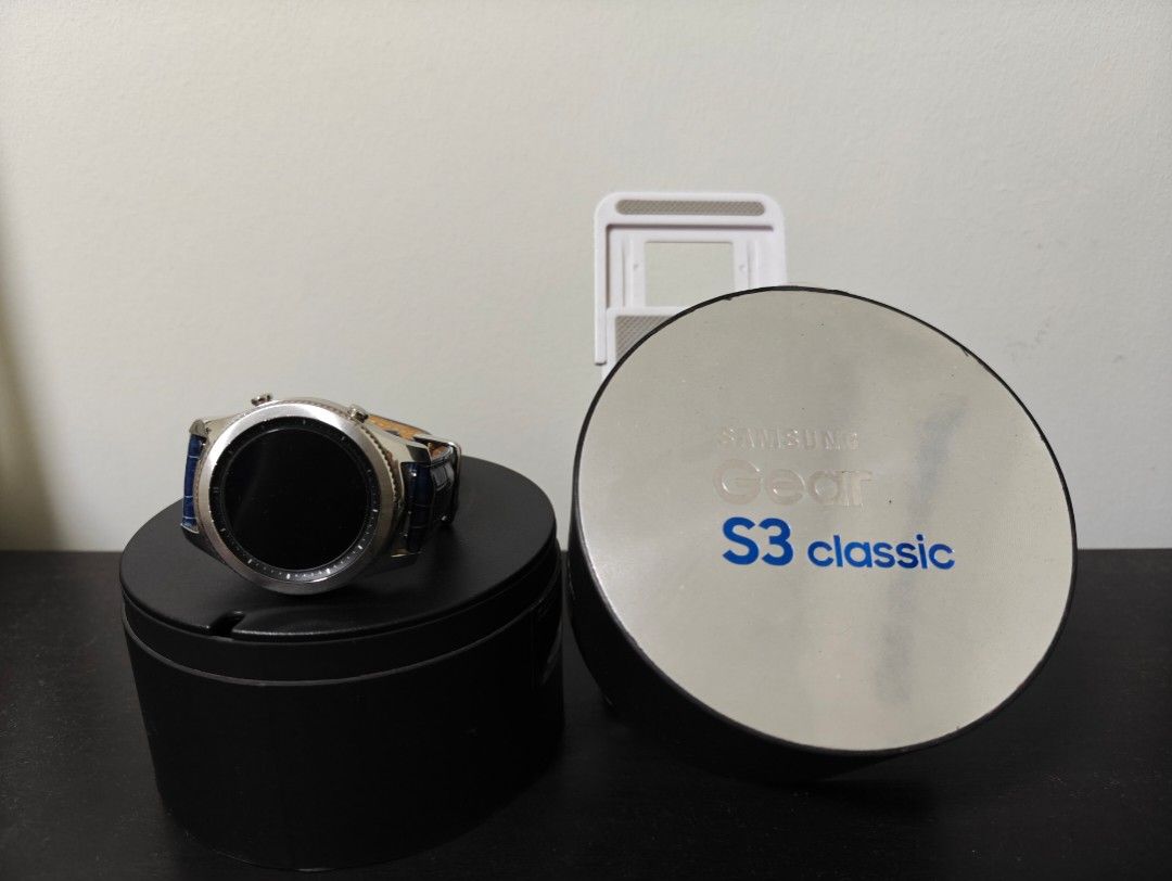 Samsung Gear S3 Classic comes with many accessories Mobile