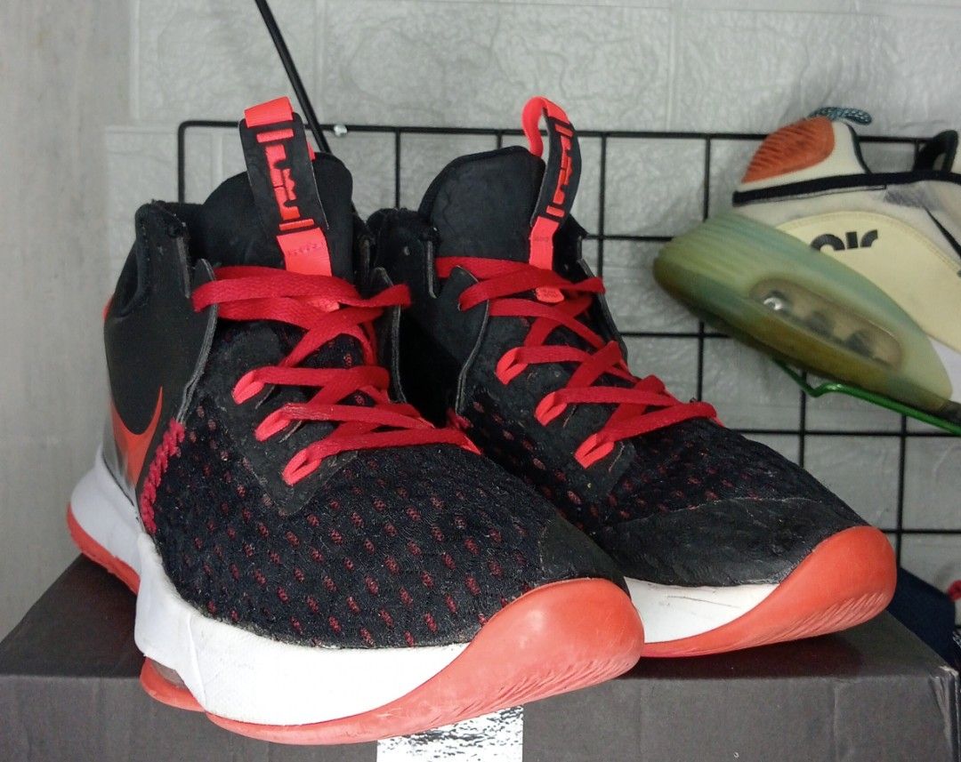 Sepatu basket clearance nike lebron james