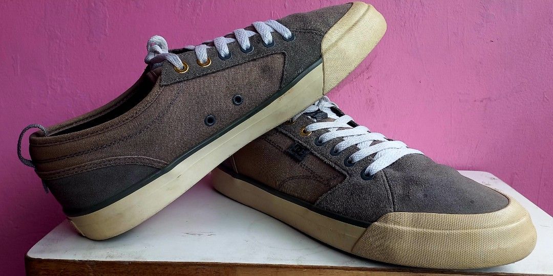 Sepatu DC skateboard Fesyen Pria Sepatu Sneakers di Carousell