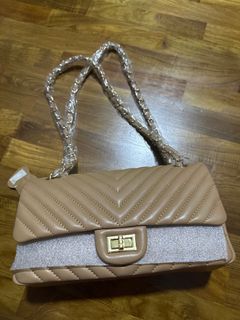 (Category: ) located in . Submitted by chia_binbin (Listing ID 1269347366, Image 1). Description: .