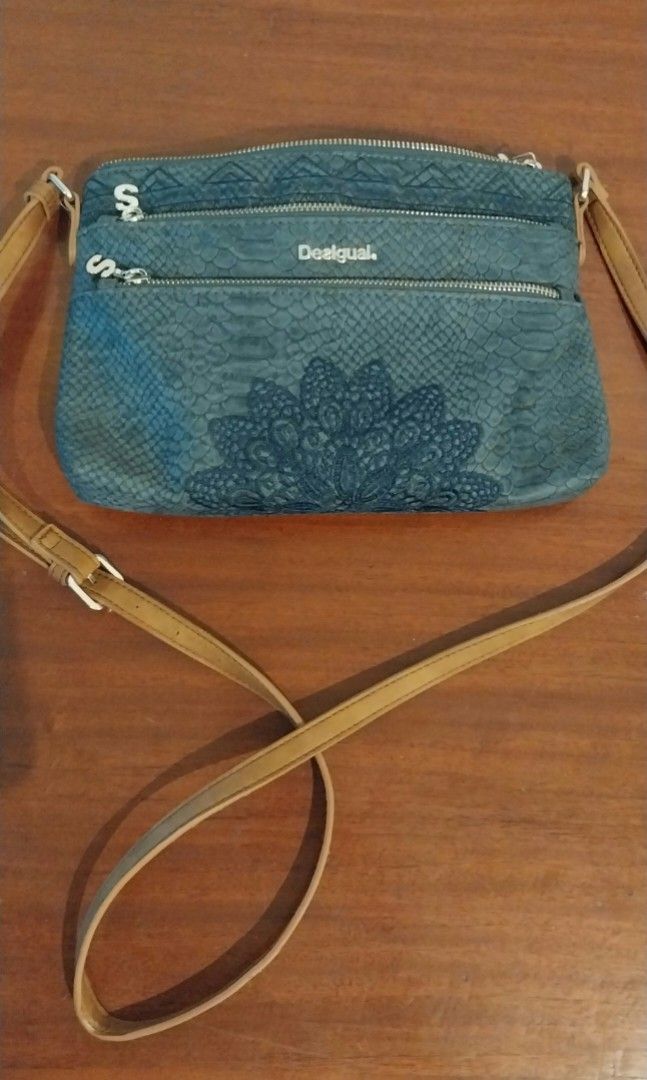 Tas Desigual Fesyen Wanita Tas Dompet di Carousell