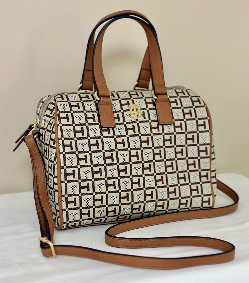 Tommy hilfiger 2024 convertible crossbody bag