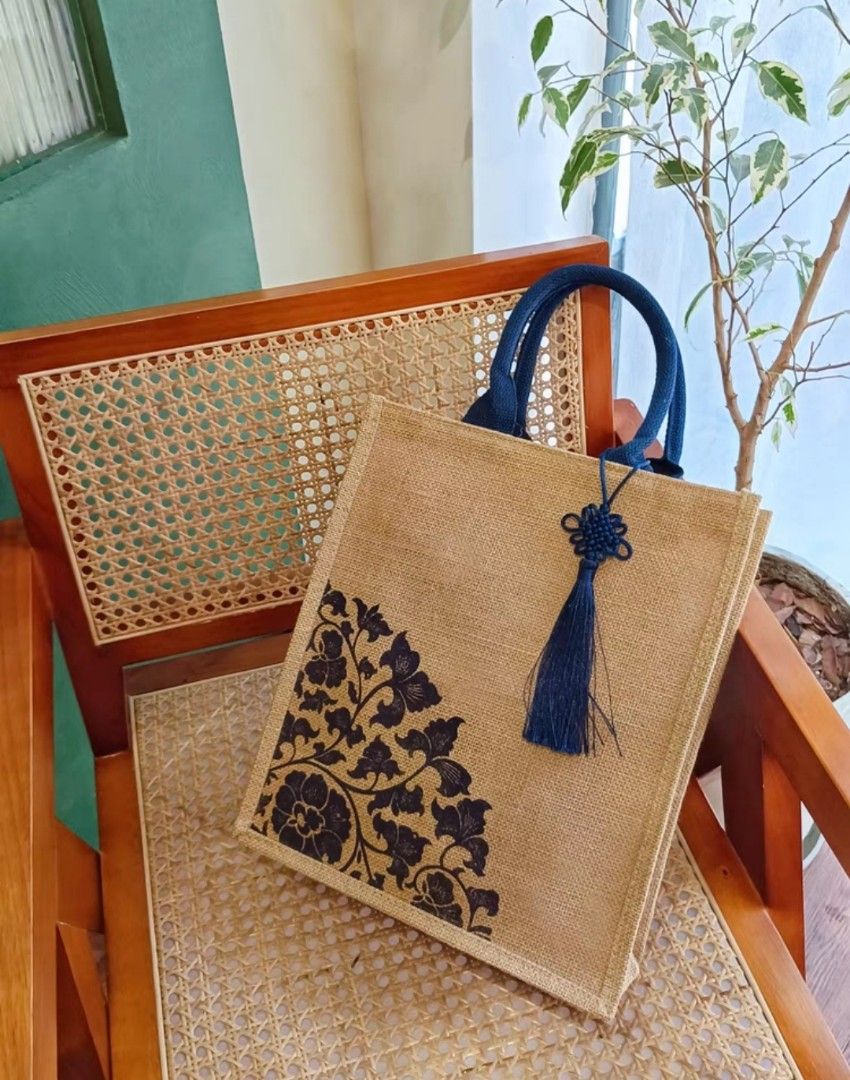 Tote bag in chinese discount