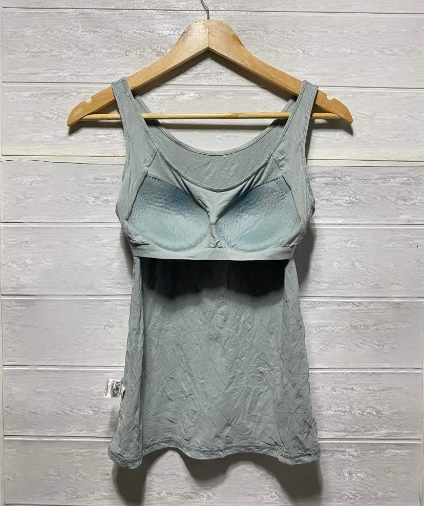 ▫️Uniqlo Airism Bra top Large on tag Pastel green Excellent, Women's  Fashion, Tops, Others Tops on Carousell