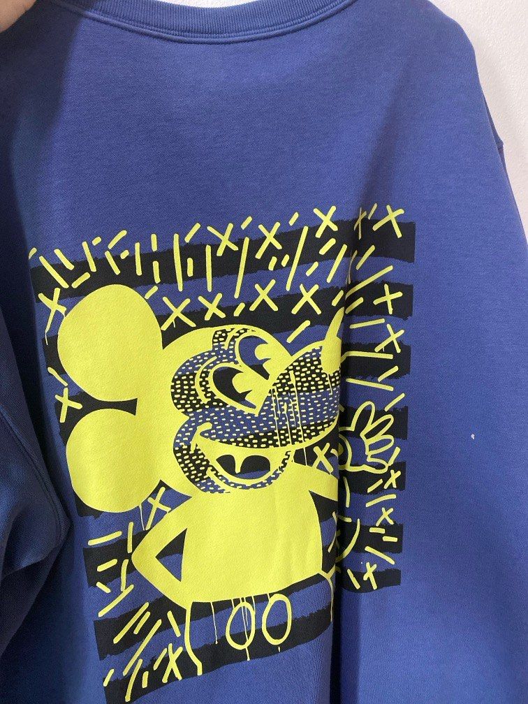 uniqlo x mickey mouse sweatshirt