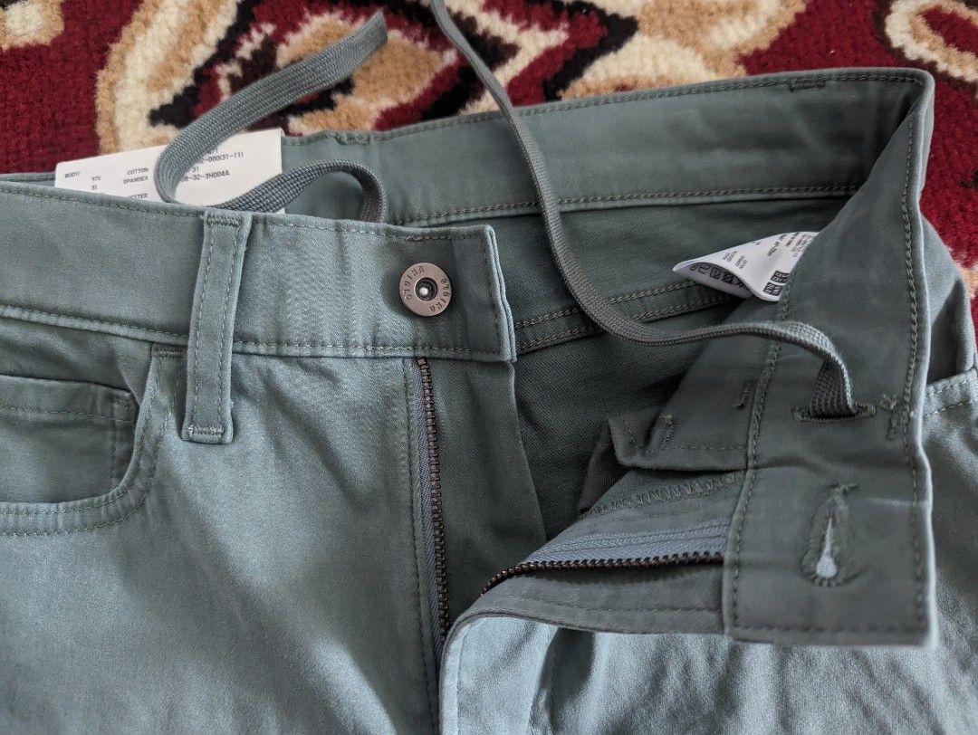 Uniqlo ultra stretch coloured jeans, Men's Fashion, Bottoms, Jeans on  Carousell