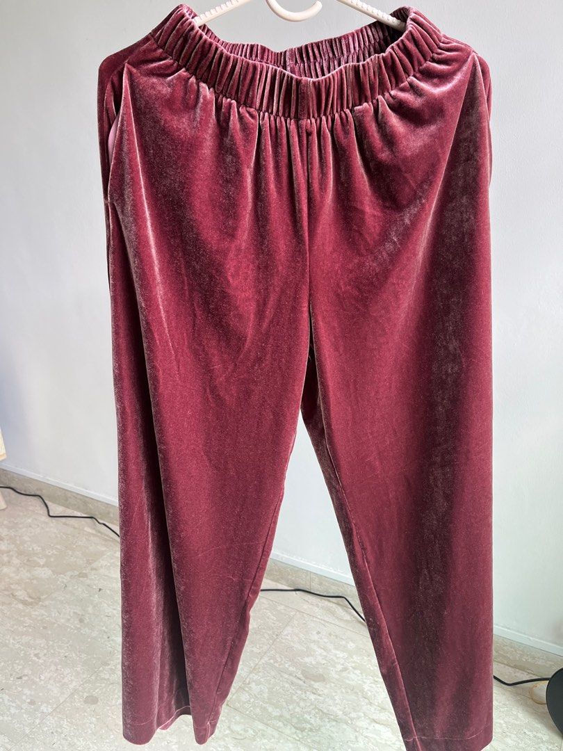 Uniqlo velvet flowy pants