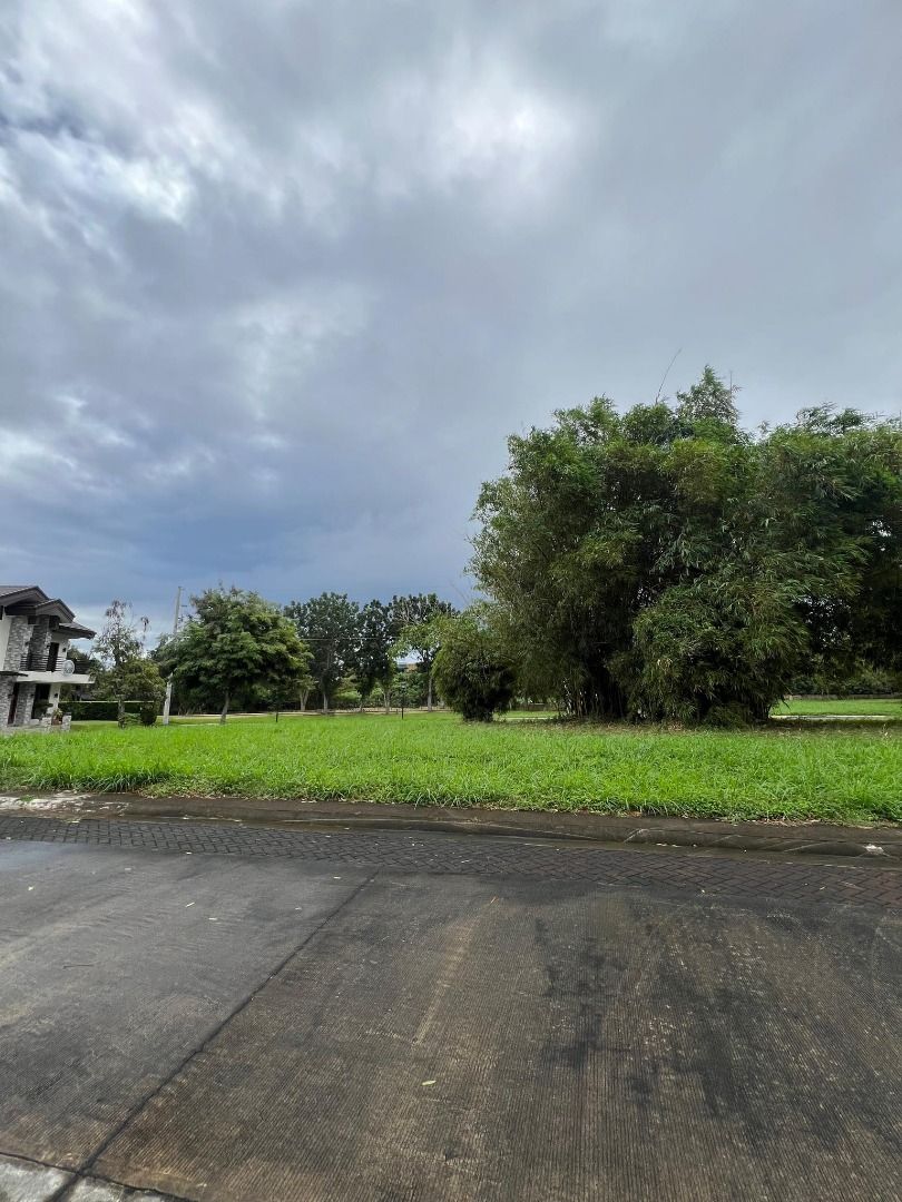 Vacant Corner Lot for sale in Santa Rosa Laguna, Pramana Residential
