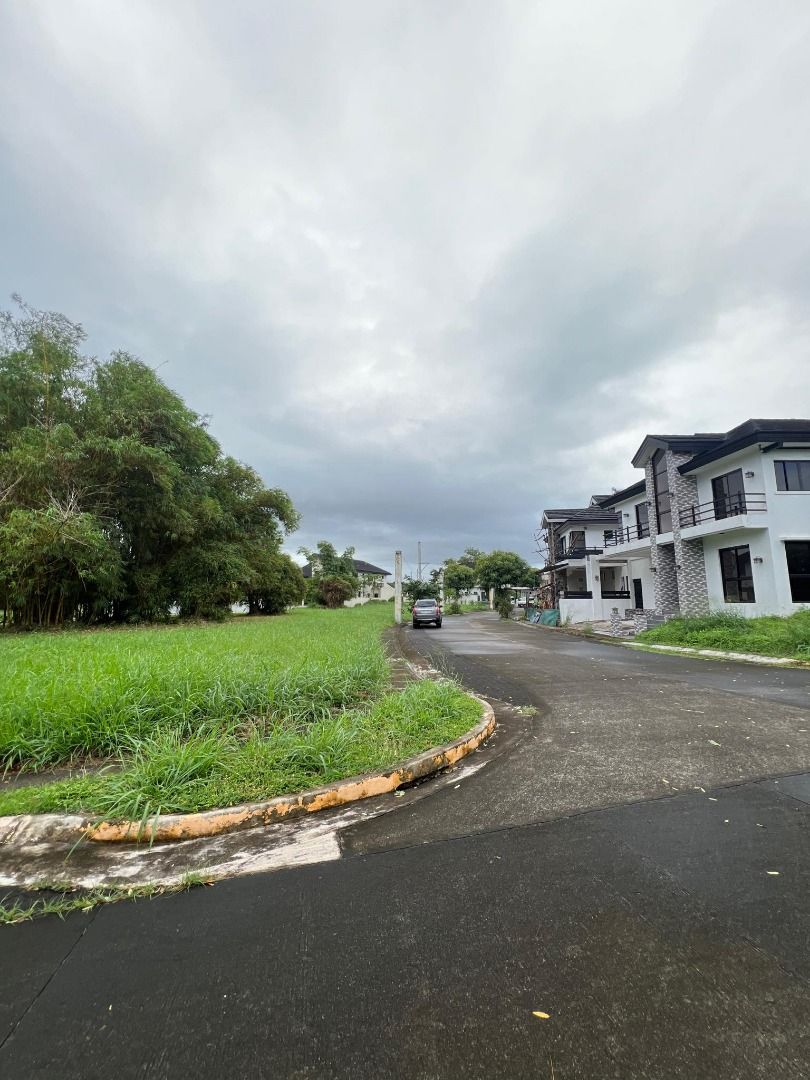 Vacant Corner Lot for sale in Santa Rosa Laguna, Pramana Residential