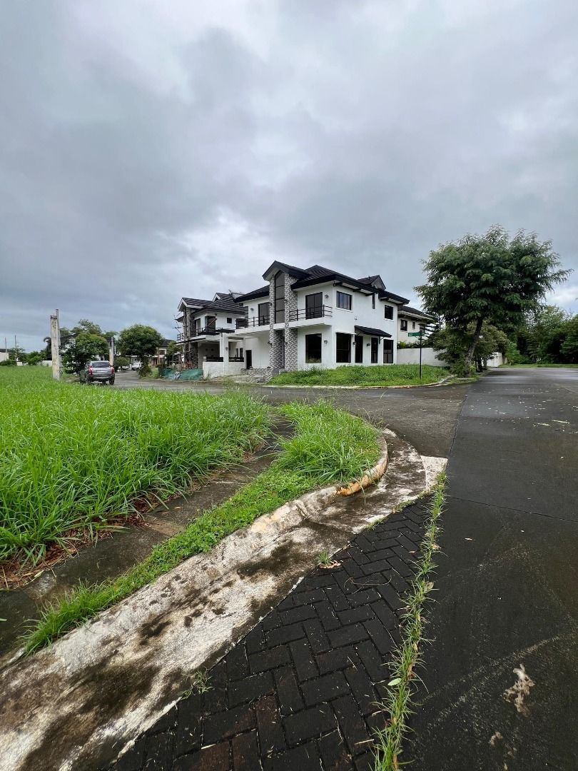 Vacant Corner Lot for sale in Santa Rosa Laguna, Pramana Residential