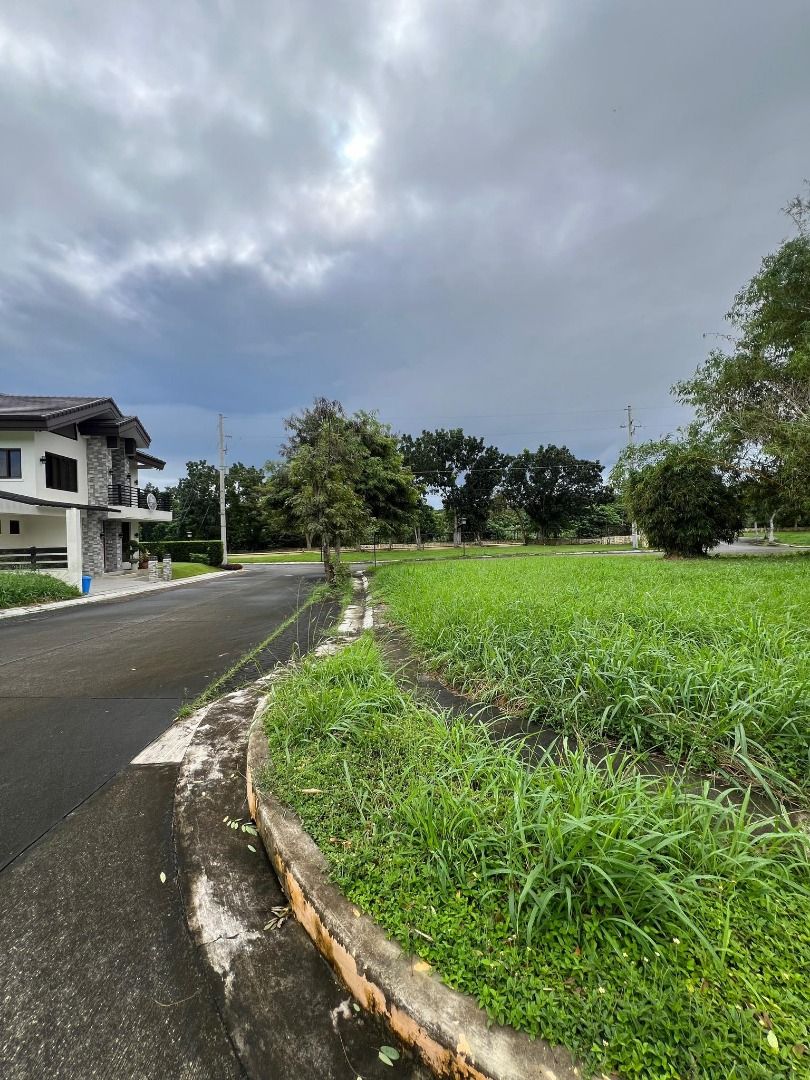 Vacant Corner Lot for sale in Santa Rosa Laguna, Pramana Residential