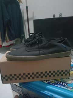 Jual kekecilan Vans Authentic low pro black gum size 46 (30cm)brand new dead stock