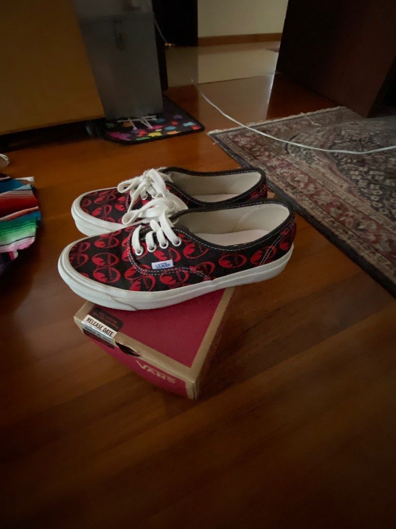 Red on sale skate shoes