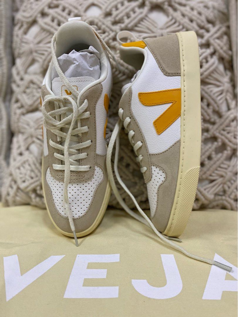 Veja v10 leather deals