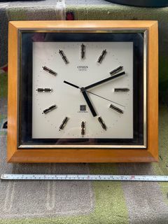 Vintage Citizen crystron clock big mechanism made in japan FREE BATTERIES real wood glass brass wall clock