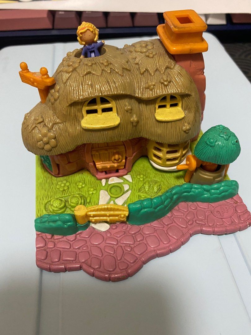 Polly pocket rabbit shop house