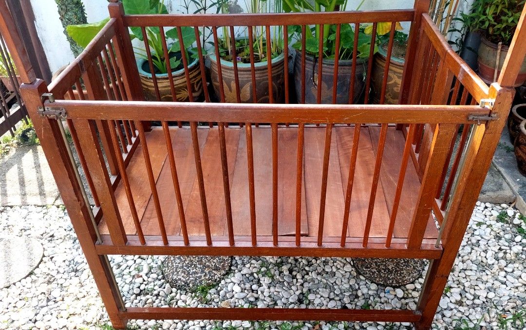 Antique top baby cot