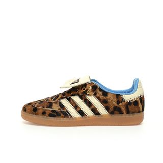 (Category: ) located in . Submitted by sneakers-shop (Listing ID 1269387751, Image 1). Description: .