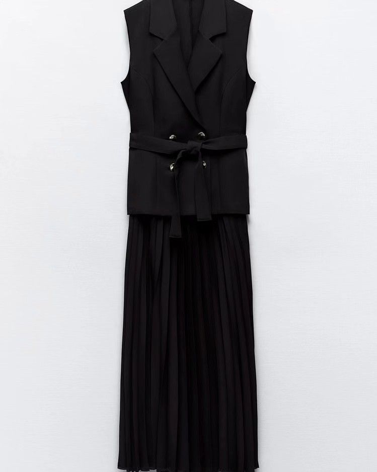 zara pleated vest dress Zar Pleated Waistcoat Dress brandnew with tag 5,995 orig price so HQQQ, makapal po ang tela nito Sleeveless Vest-Style Midi Dress with Peak Lapels, Inner Stretch Waistband, Double-Breasted Front Button Closure, Matching