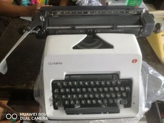 13carriage olympia manual typewriter
