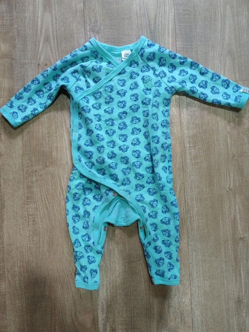 5 sets of frogsuits/onesies (Category: Babies & Kids Fashion) located in Makati City. Submitted by kdcsells (Listing ID 1269562281, Image 2). Description: Red, Green, and animal print were rarely used. Purple and white were well-used but still in good condition. Price is for all..