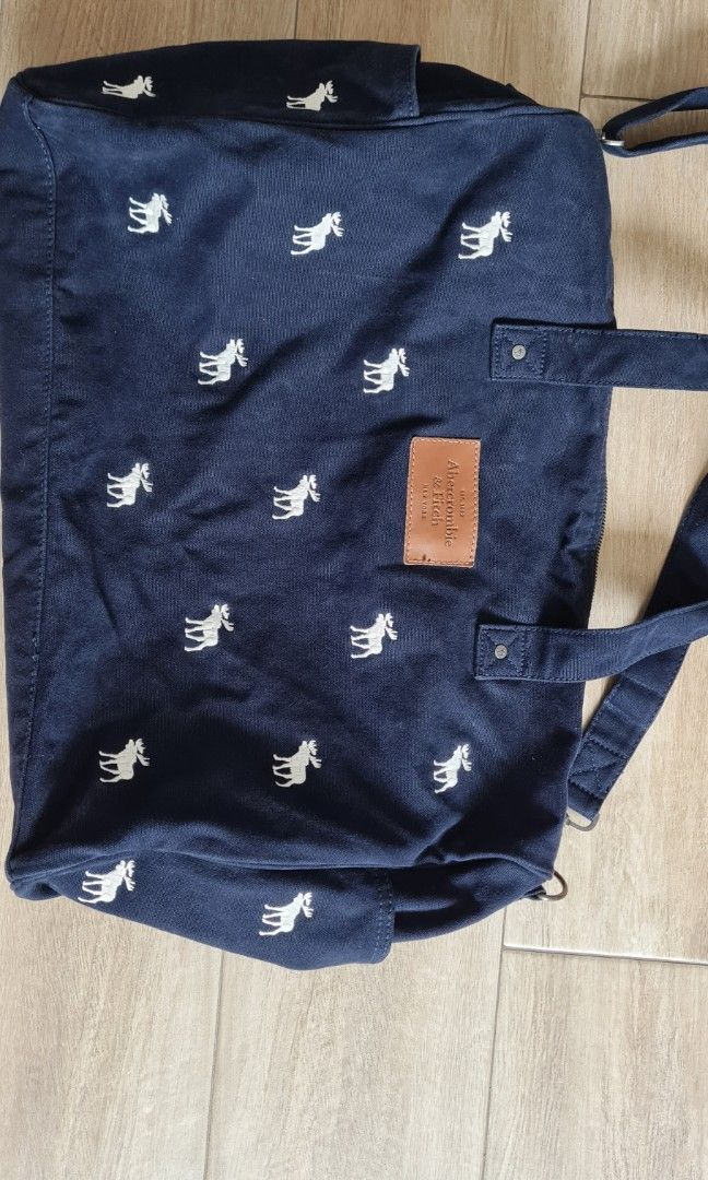 abercrombie and fitch duffel bag Luxury Bags Wallets on Carousell